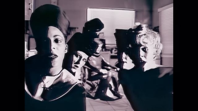 David Bowie - Ashes To Ashes смотреть онлайн