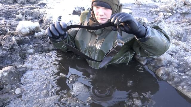 достали из болота коктейль Молотова.загорится жидкость или нет? коп по войне Юрий гагарин смотреть онлайн