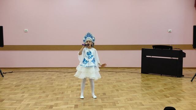 Песня "Россия, ты моя звезда" в исполнении ученицы Говоровой Киры 05.04.2022 в ДК Рублево