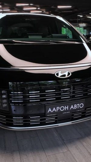 Hyundai Staria Lounge черная с оливковым салоном