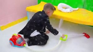 Влад и Ники летят на игрушечном самолётике — Лучшие истории для детей