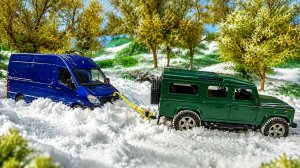 🚐 Фургон застрял в СНЕГУ! 🚙 Машинки спасают друга | Эвакуатор внедорожник | Мультик про машинки