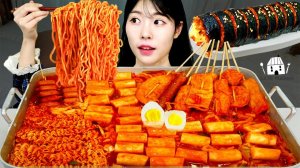 Мукбанг - курица и токпокки и сырные закуски - азиатский формат