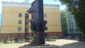 16 июля 2026г  Скульптурная композиция « Красное знамя» в городе Самара