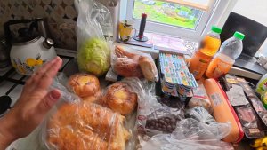 ПОТРАТИЛИ 3 ТЫСЯЧИ, КУПИЛИ ПРОДУКТОВ. ЗАПИСИ К ВРАЧУ НЕТ.