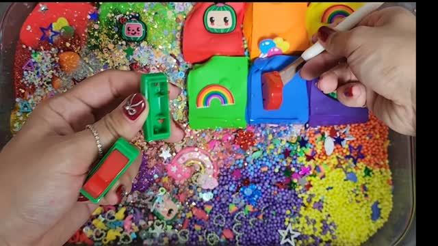 ЗАЛИПАТЕЛЬНЫЙ АСМР! 🌈 Смешиваю косметику, помады и M&M's в Радужный Слайм смотреть онлайн
