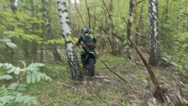 Эндуро прохват с сыном в лесу