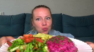 Мукбанг от Яновны все что я Люблю  , Селедка под шубой, кабачки жареные, салат. Еда вкуснота.