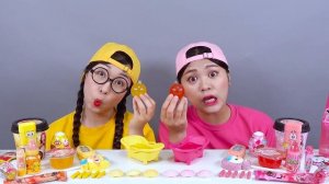 Розовый VS Десерт из желтой еды Вызов ДОНА DONA