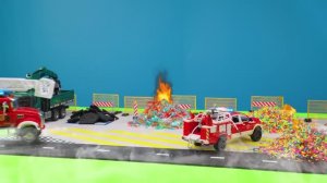 Пожарная машина спасает самосвал! 🚒 Видео про машинки для детей