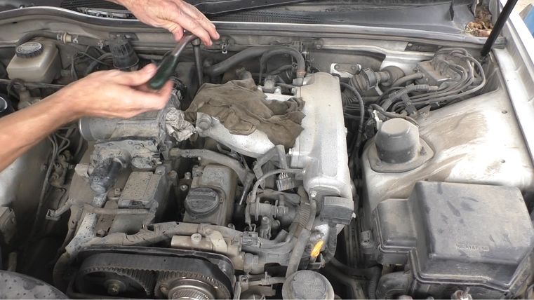 Как меняются свечи зажигания на Toyota Mark II Тойота Марк 2 JZX 101 1998 года смотреть онлайн