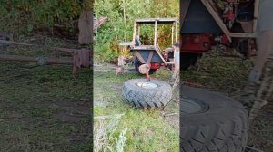 Трактор Т 25. Большие колеса, тяжёлый шиномонтаж. И немного про грабли.