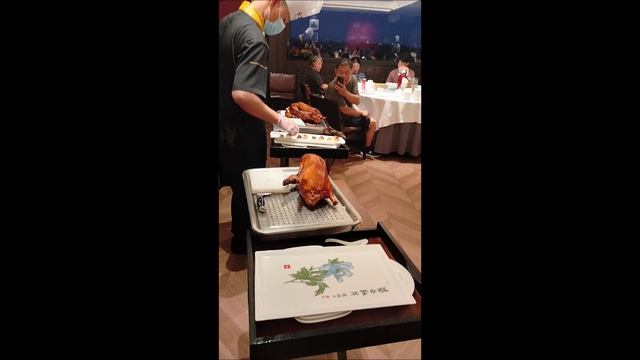 Мишленовский ресторан Quanjude Roast Duck в Пекине, заказ утки по-пекински смотреть онлайн