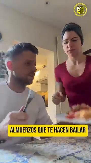 Cuando te Sorprenden con un Temazo Eurodance en el Almuerzo danceclassics [get-save.com]
