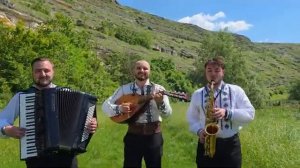 🔴 Victor Bondari și Bondarii - Hai în horă domn primare! #moldova 🌻