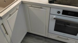 Маленькая кухня. Посудомойка в углу