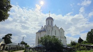 Успенский собор на Городке в Звенигороде с фрагментами фресок начала XV века.