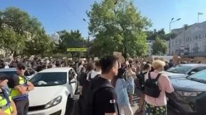 «Это мятеж».

Так украинские СМИ описывают скандал с увольнением министра обороны Михаила Федорова,