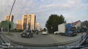 Водитель, бди! Кровавый след с колёс тебе потом смывать...