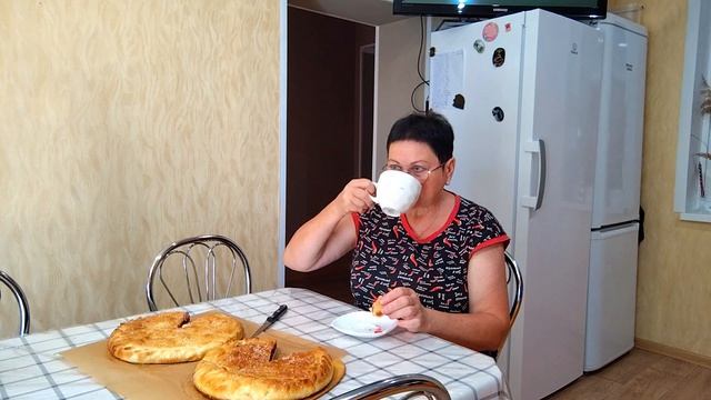 ЖИЗНЬ В СЕЛЕ:часть2/ИСПЕКЛА ПИРОГ С ВИШНЕЙ/НА ОБЕД МАНТЫ смотреть онлайн