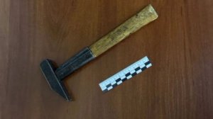 Астраханский таксист избил молотком пассажира из-за грязной одежды.