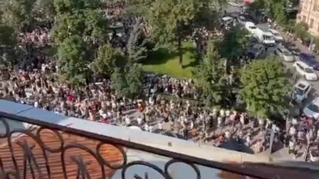 ‼️🇺🇦🤡 На Украине происходит майдан протесты в связи с назначением нового министра обороны смотреть онлайн