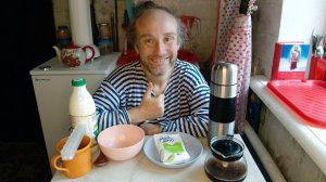 Завтрак с котями. Поступил донат из-за рубежа. Мукбанг. Обжор. Еда на камеру. Диета. Шизофрения.
