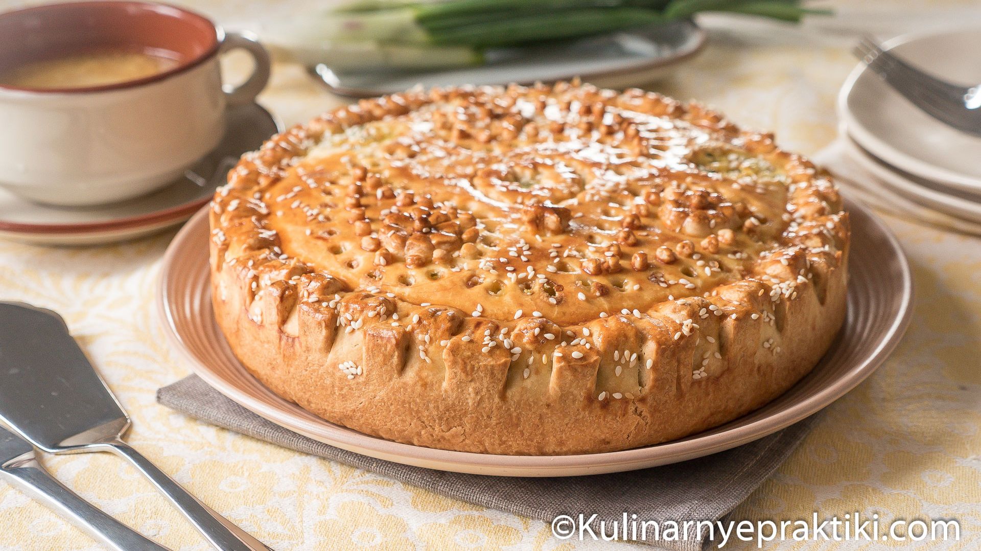 Пирог с луком, яйцами и сыром — нежная начинка как суфле, пикантный вкус