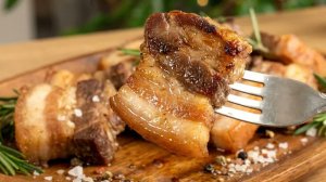 Хрустящая свиная грудинка! Повар из Китая научил меня так вкусно готовить свиную грудинку!
