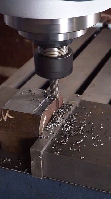 Фрезерный станок промышленного типа Metal Master DMM-200 DRO