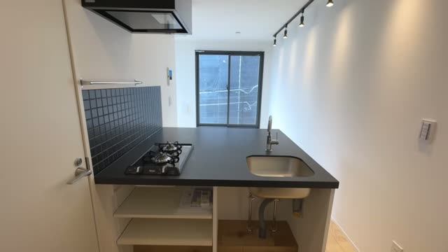 Эпизод 17 - Микроквартира в Токио - 18,5 кв. м .. 200 кв. футов смотреть онлайн