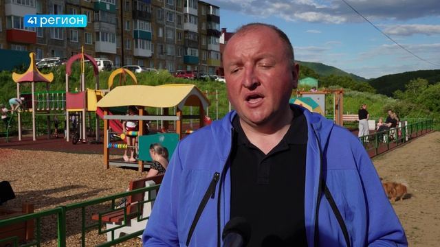 ВРИП ГЛАВЫ ПЕТРОПАВЛОВСКА: ПОКРЫТИЕ НА ДЕТСКОЙ ПЛОЩАДКЕ В ЗАВОЙКО ЗАМЕНЯТ УЖЕ В АВГУСТЕ • НОВОСТИ смотреть онлайн