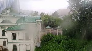 В Екатеринбурге идёт ливень (16 июля 2026)