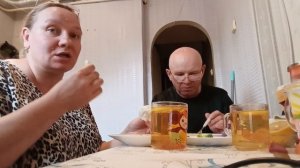 УЖИН В СЪЕМНОЙ КВАРТИРЕ, ПРОВОДИЛИ ДОЧУ.