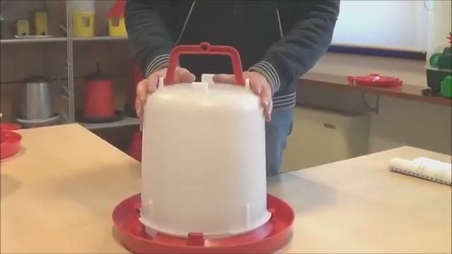 Поилки для кур, уток и другой домашней птицы
