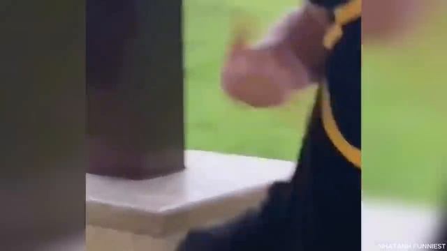 Постарайтесь не засмеяться Подборка лучших смешных видео Неудачи, розыгрыши и смешные моменты 22