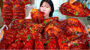 Мукбанг - морепродукты и креветки - крупный план