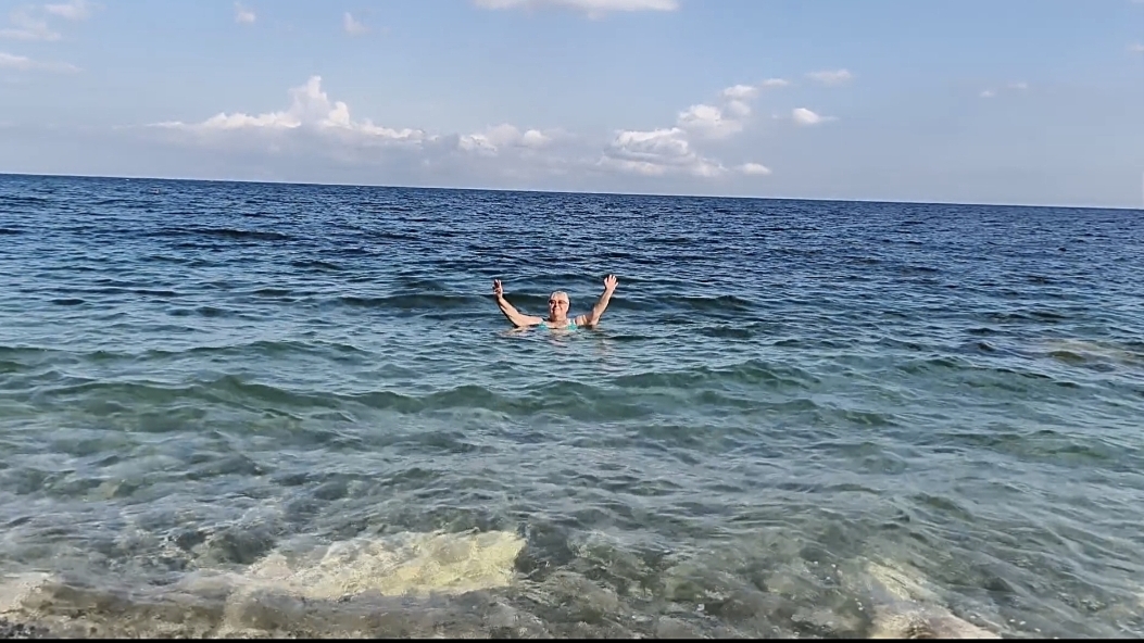 Мой заплыв в море 😄🌊 смотреть онлайн