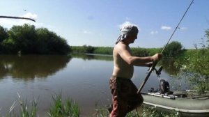 Рыбалка на удочки летом на реке