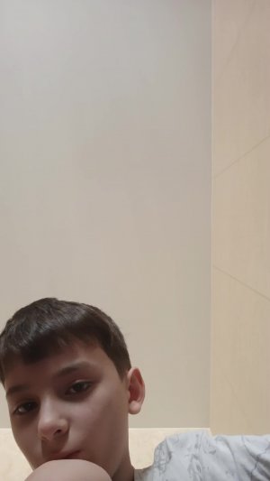р