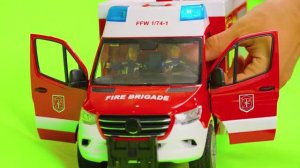 ПОЖАРНАЯ МАШИНА! 🔥🚒 Срочный вызов спасателей и другие игрушки детям