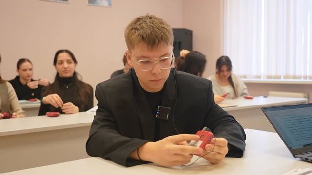 Дежурный по СКФУ | Выпуск 18 - МОЖНО ЛИ ДУМАТЬ НА ДВУХ ЯЗЫКАХ СРАЗУ