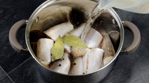 Больше НЕ жарю РЫБУ! ДЕШЕВЫЙ И ПОЛЕЗНЫЙ рецепт! Хек в соусе на сковороде