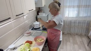 Дела домашние// запеканка с кабачками// обрезала петуньи//