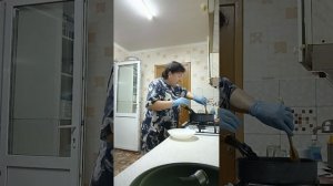 На ужин жарю котлеты 💥
