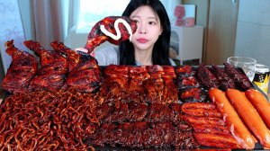 Мукбанг - курица и лапша с чёрным соусом - азиатский формат