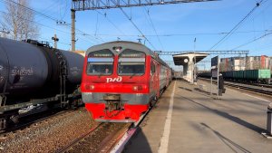 Электропоезд ЭД4М-0371 на ст.Кушелевка, март 2022 года