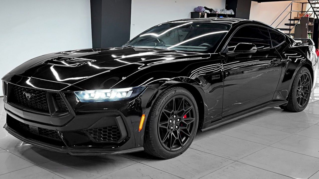 Ford Mustang GT (2026) — Полный обзор | Интерьер и экстерьер смотреть онлайн
