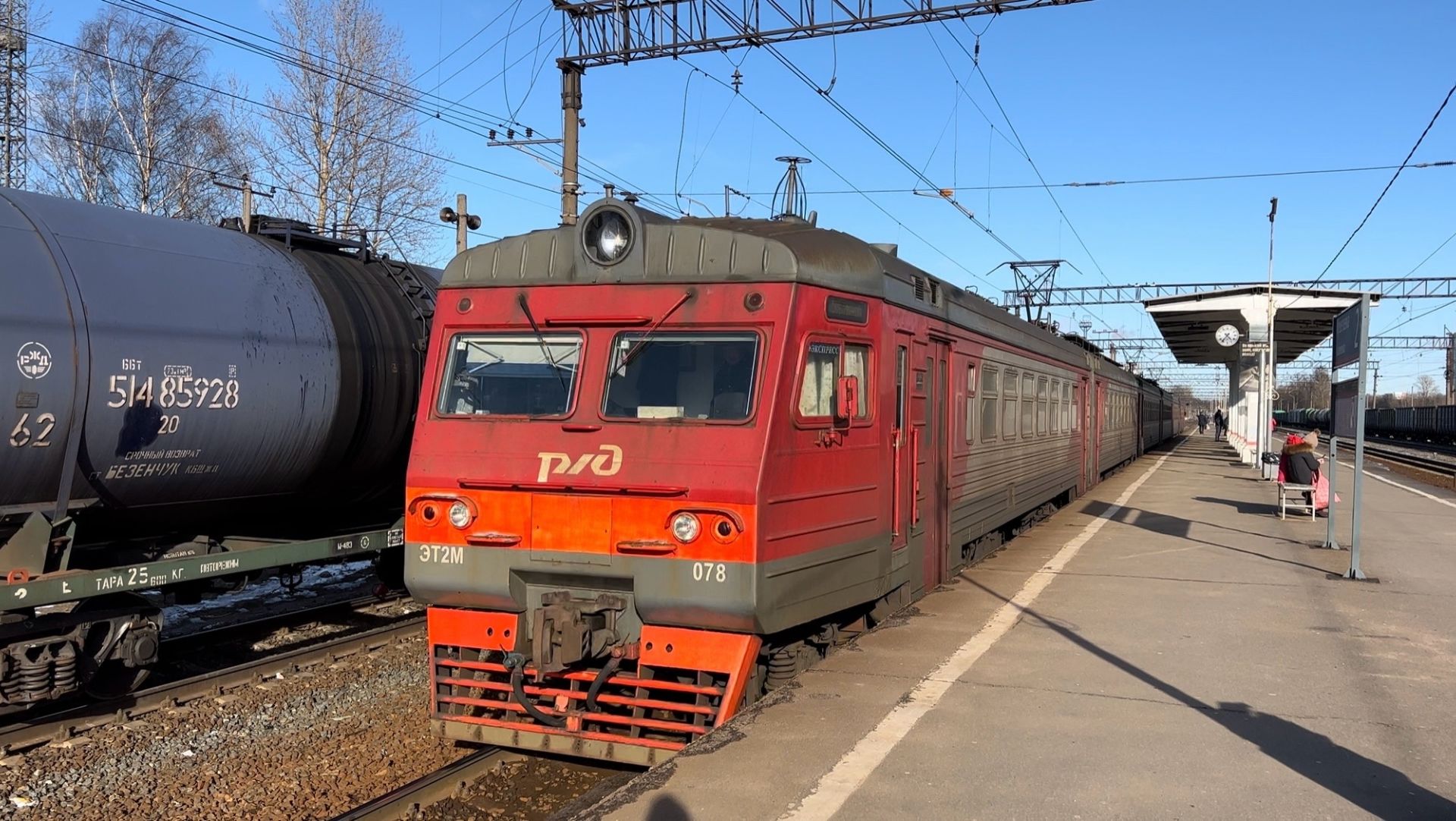 Электропоезд ЭТ2МЛ-078 на ст.Кушелевка, март 2022 года
