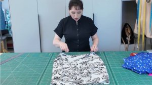 Неинтересное видео. Обзор юбки на запах из льна на столе.